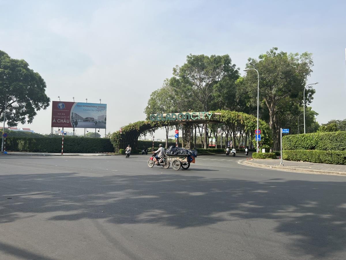 Cổng vào Khu Nhà mẫu Celadon City Tân Phú